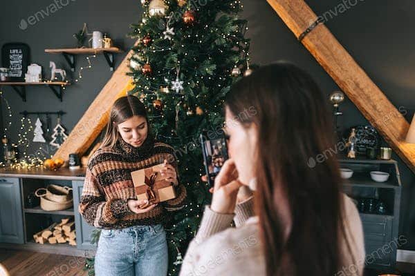 Comment dénicher le plus beau cadeau de Noël pour une femme ?