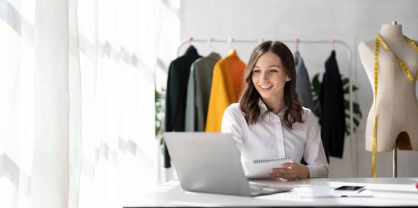 Les portants de vêtements en polyester : durabilité et style